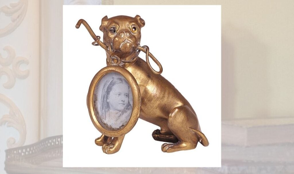Gilded bulldog with 