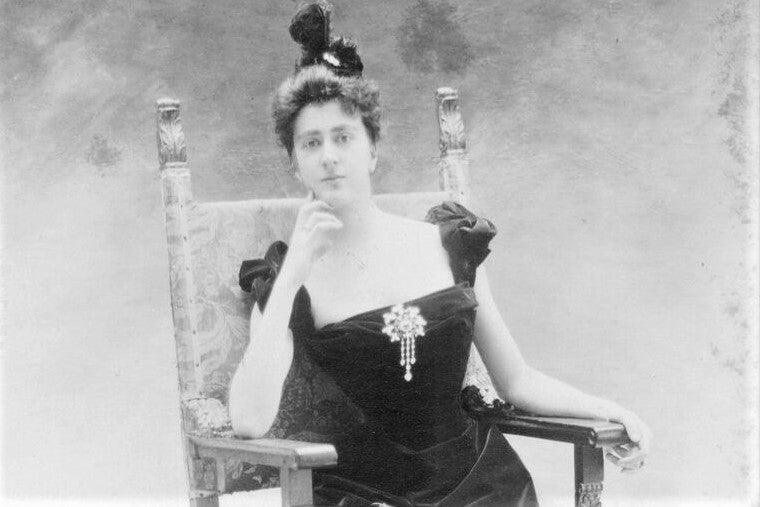 Edith Stuyvesant Dresser in her engagement portrait, ca. 1898 (cropped)