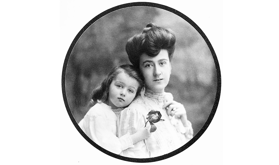 Archival photo of Cornelia and Edith Vanderbilt