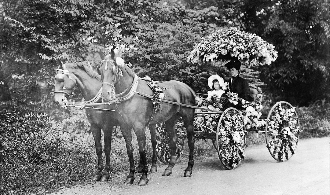 Cornelia and Edith Vanderbilt in a flower-covered carriage, 1905