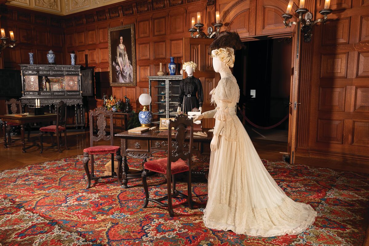 Vignette of Mrs. King and Edith Vanderbilt in the Oak Sitting Room as displayed in the 2019 exhibtion, 