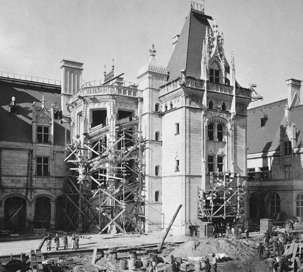 Construction of Biltmore House begins.