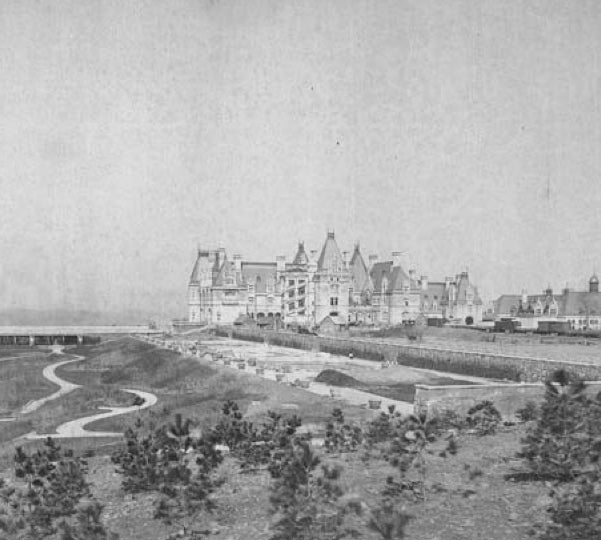 George Vanderbilt officially opens Biltmore to family and friends.