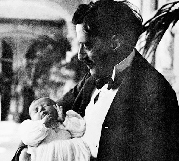 Cornelia Stuyvesant Vanderbilt is born at Biltmore.