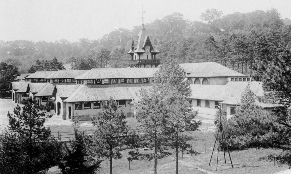Construction of the Main Dairy and Horse Barn begins.