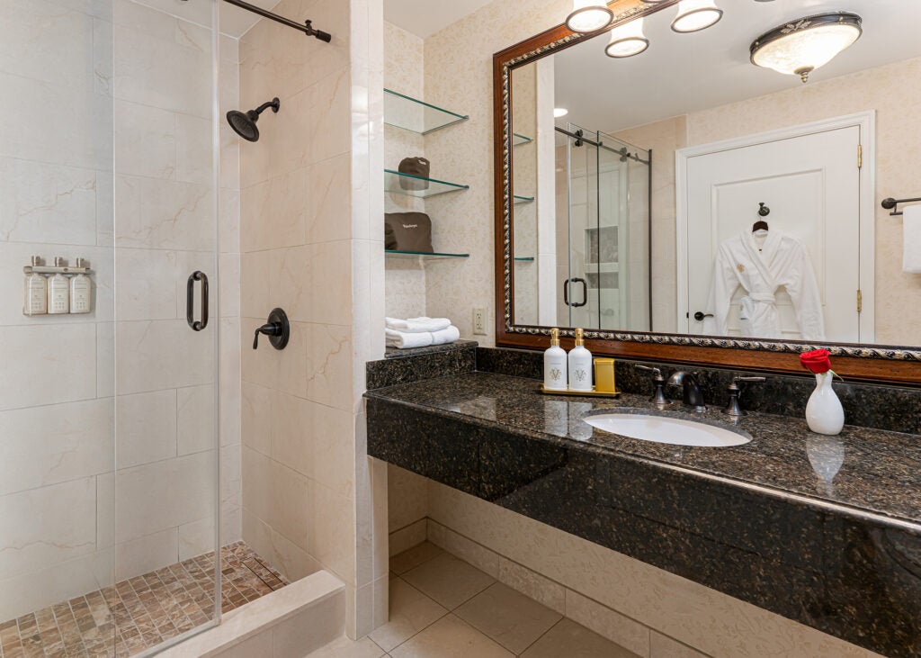 Deluxe King Balcony Room