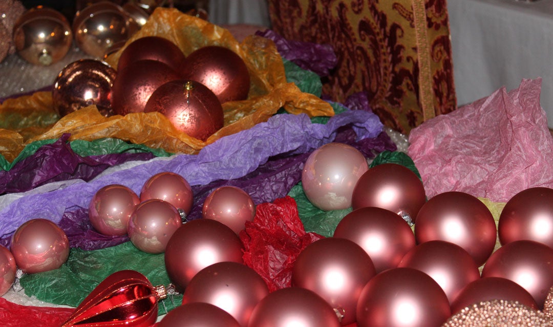 Pink ornaments for the Breakfast Room