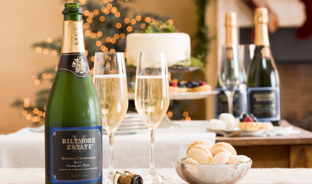 Sparkling wines with cake and macarons