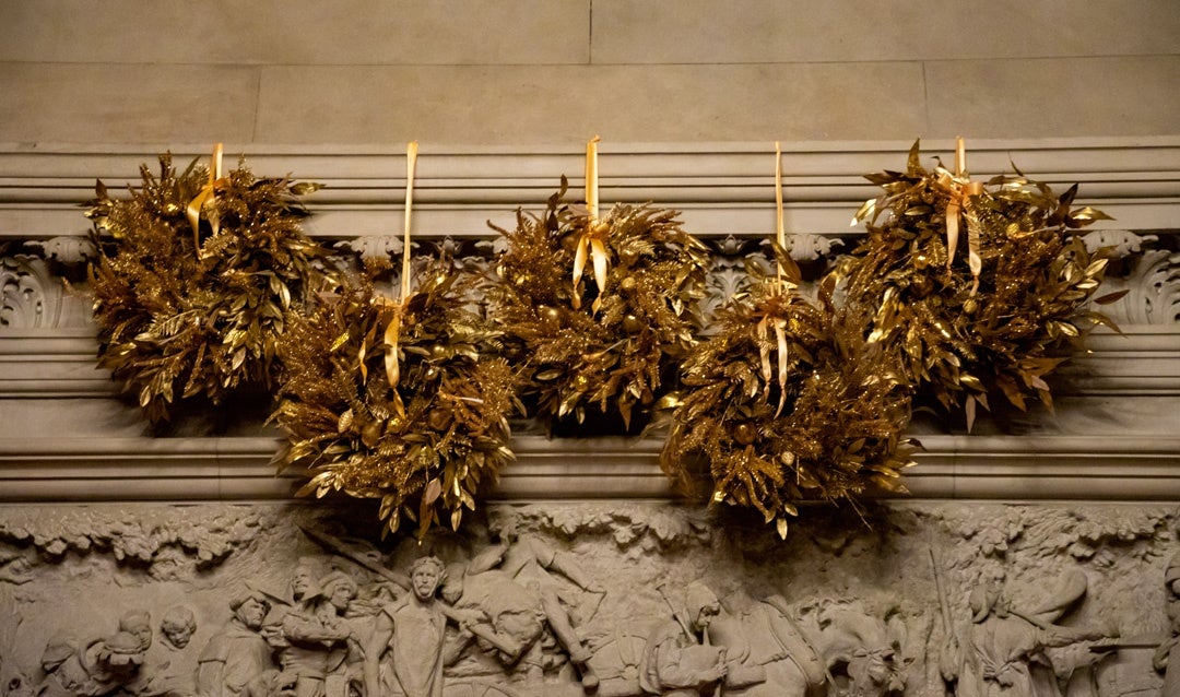 The five golden wreaths in the Banquet Hall represent five golden rings from The 12 Days of Christmas.