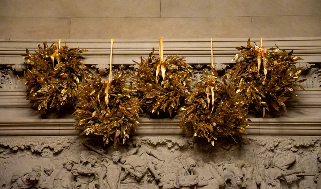 The five golden wreaths in the Banquet Hall represent five golden rings from The 12 Days of Christmas.