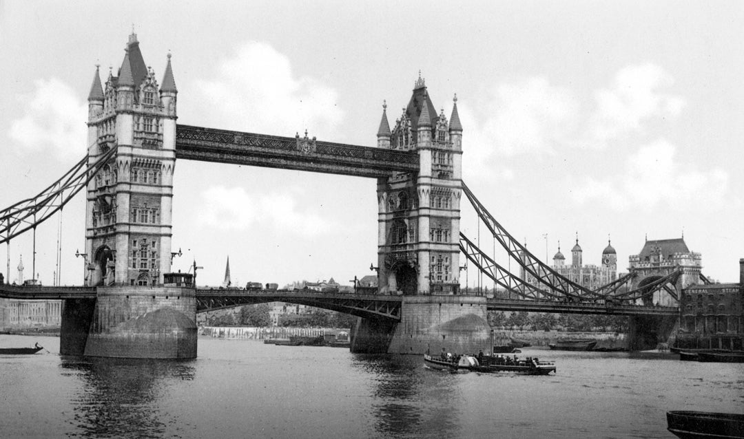 The Tower Bridge in London, c. 1900. Many reporters speculated that the London was where George and Edith Vanderbilt’s courtship first began, though it is likely they met prior.