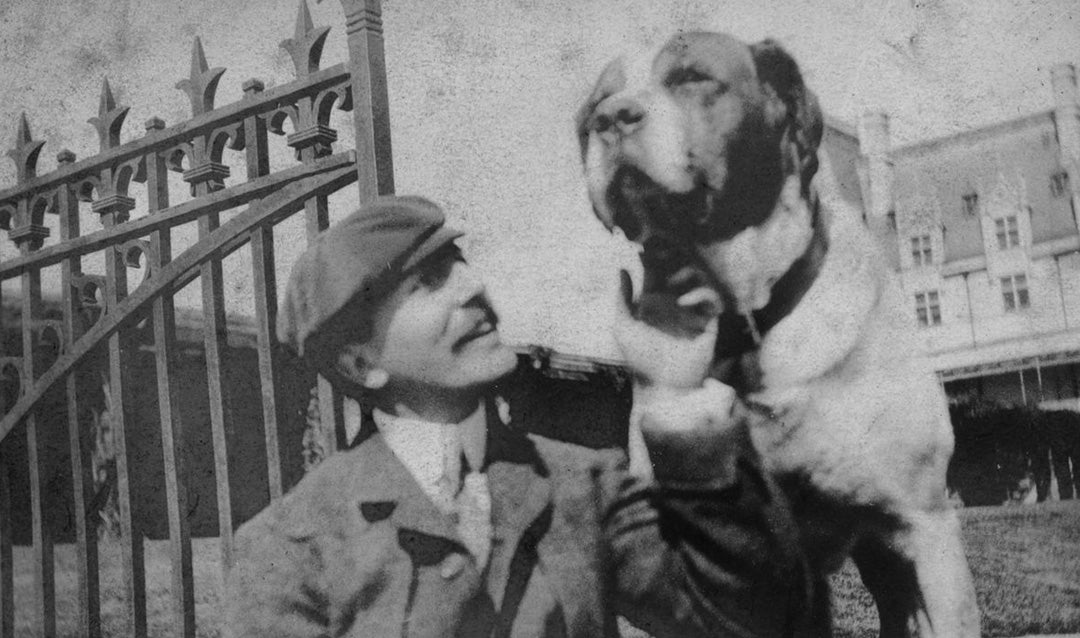 William B. Osgood Field with one of George Vanderbilt’s Saint Bernards, c. 1900. Willie played a significant role in the courtship of George and Edith Vanderbilt.