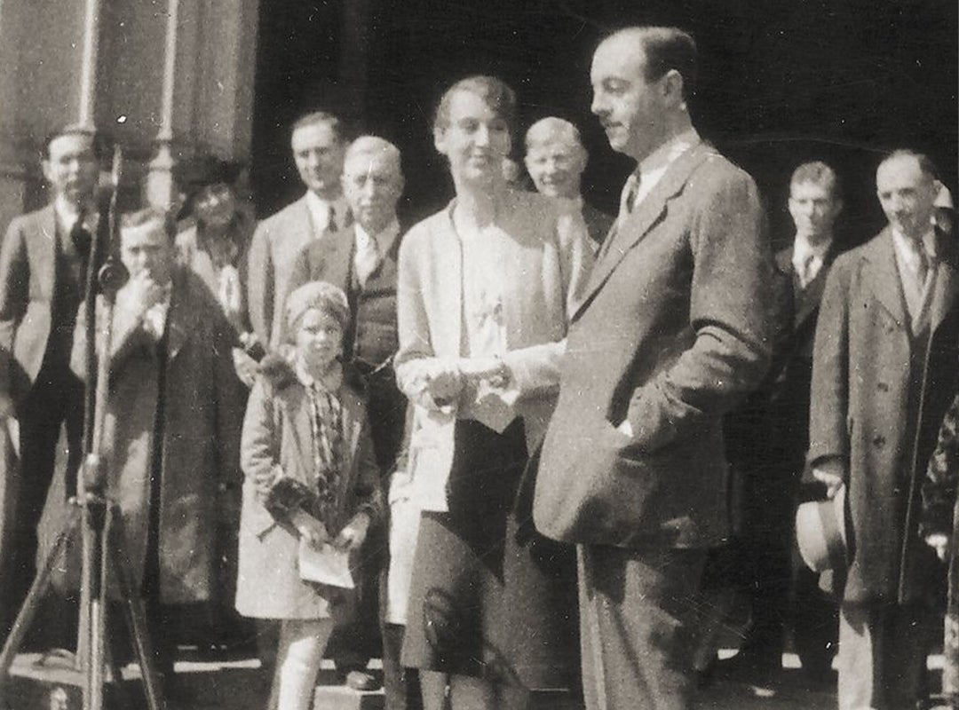 Cornelia and John Cecil open Biltmore House to the public.