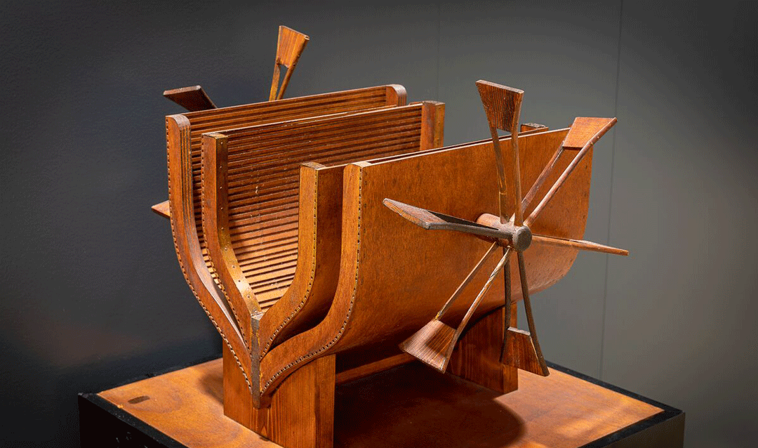 Replica of Da Vinci's paddle boat design