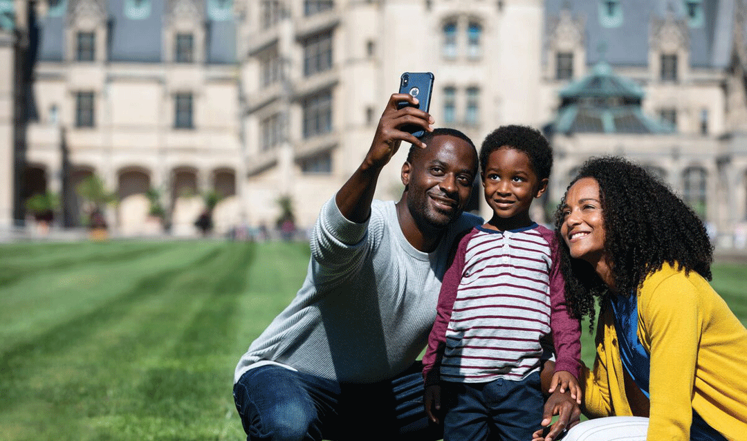 Family taking a selfie in front of Biltmore House
