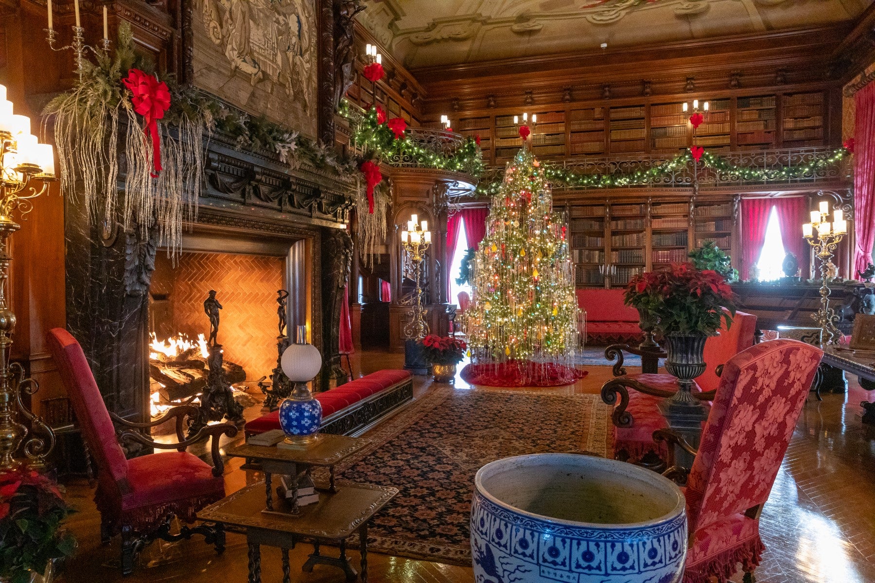 Giant Christmas Trees, Grand Feature Christmas Trees