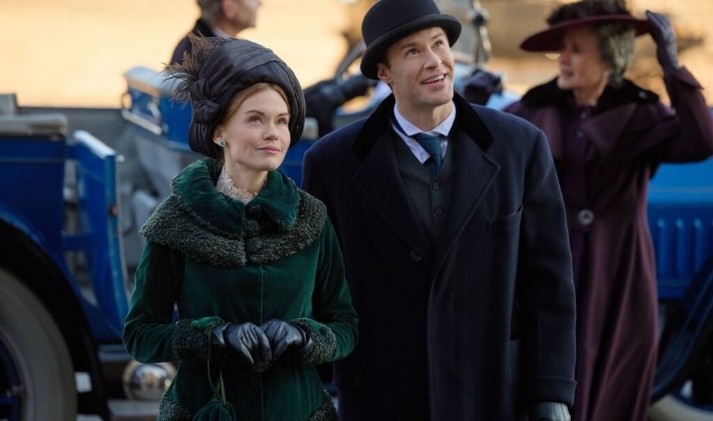 (L-R) Holland Roden as Elizabeth, James Travena as James, and Andie MacDowell as Aunt Maysilee in 